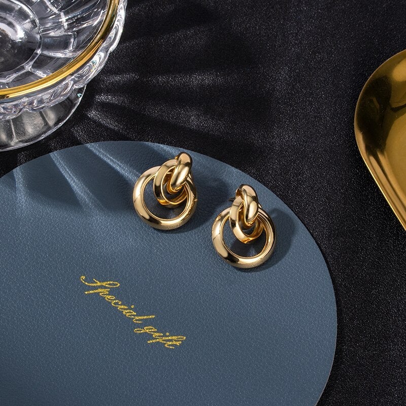 Elegantiški auksiniai auskarai