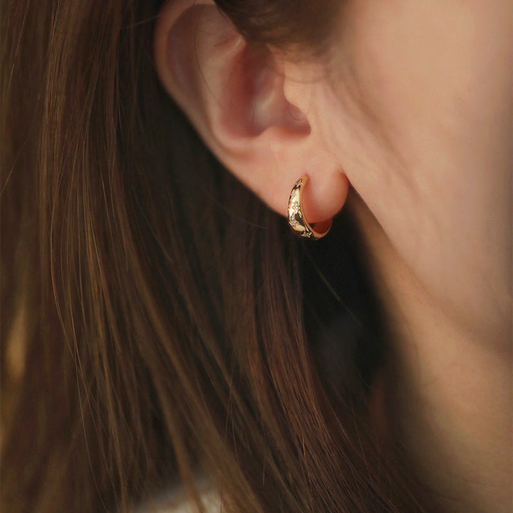 Prabangūs auksiniai ir sidabriniai auskarai