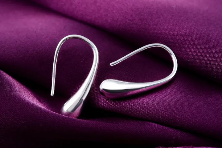 Sidabriniai lašelių formos auskarai