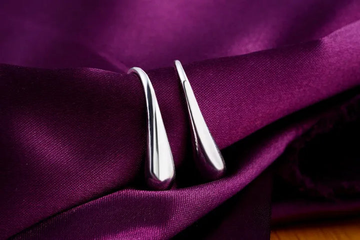 Sidabriniai lašelių formos auskarai